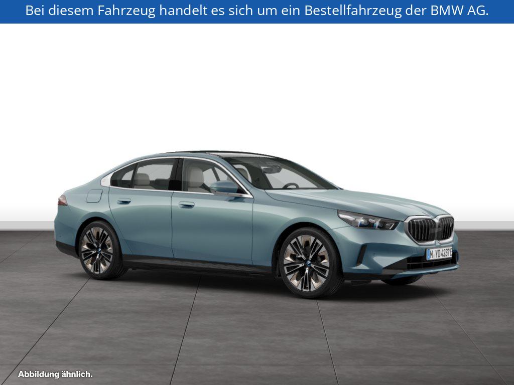 Fahrzeugabbildung BMW i5 eDrive40 Limousine