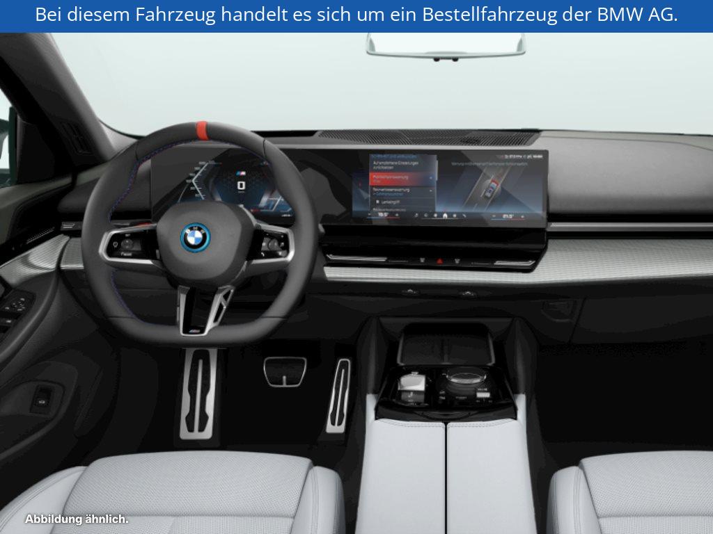 Fahrzeugabbildung BMW i5 M60 xDrive Touring