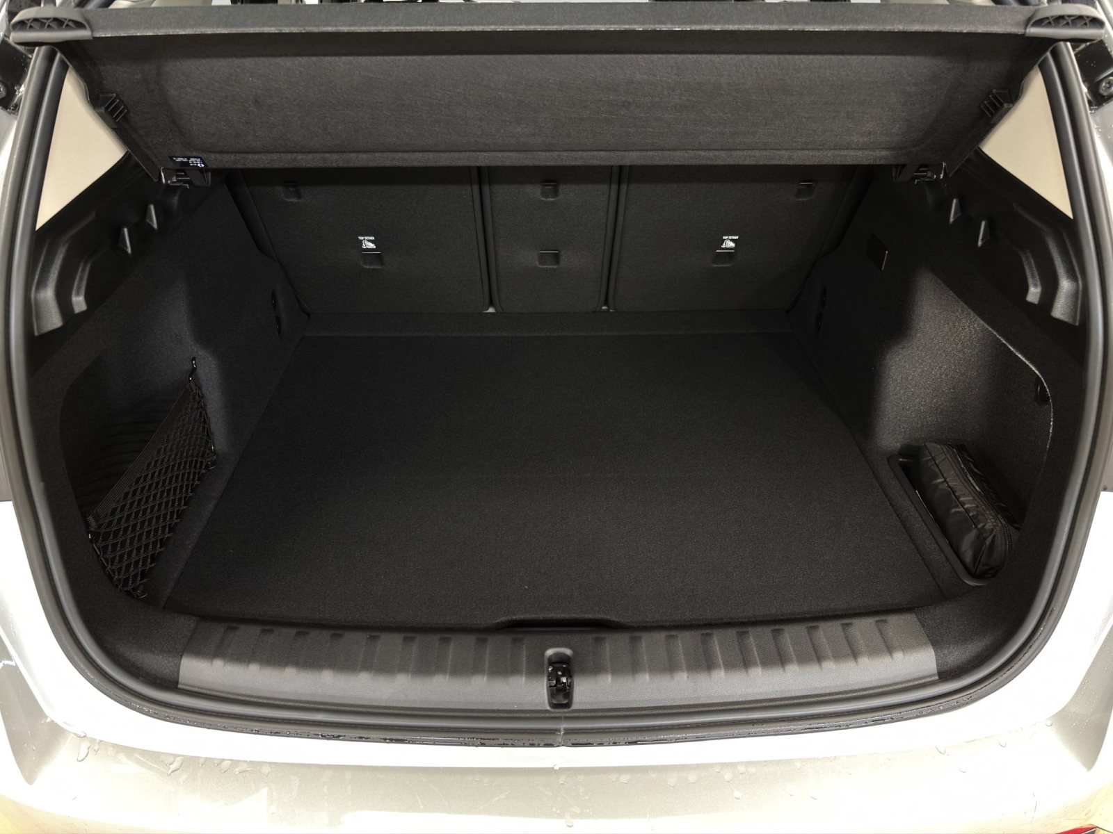 Fahrzeugabbildung BMW iX1 eDrive20 [xLine, AHK, ACC, RFK, 18 LMR, LED, SHZ]