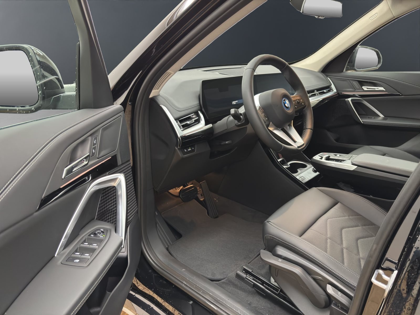 Fahrzeugabbildung BMW iX1 eDrive20 [xLine, AHK, ACC, RFK, 18 LMR, LED, SHZ]