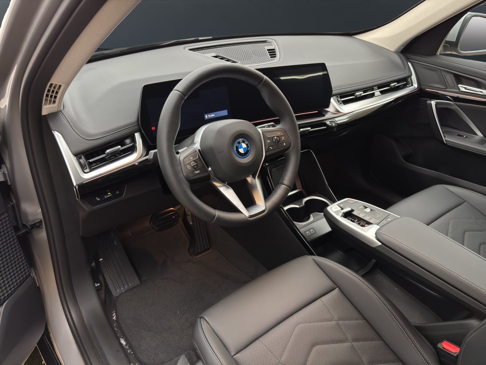 Fahrzeugabbildung BMW iX1 eDrive20 [xLine, AHK, ACC, RFK, 18 LMR, LED, SHZ]
