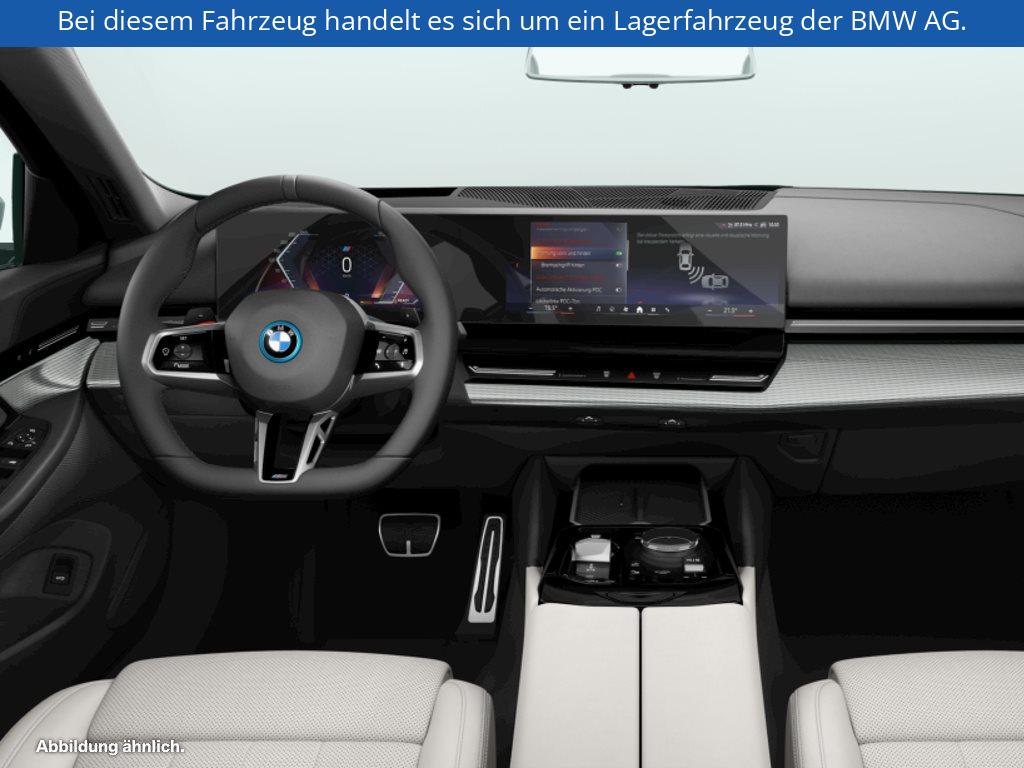 Fahrzeugabbildung BMW 550e xDrive Limousine
