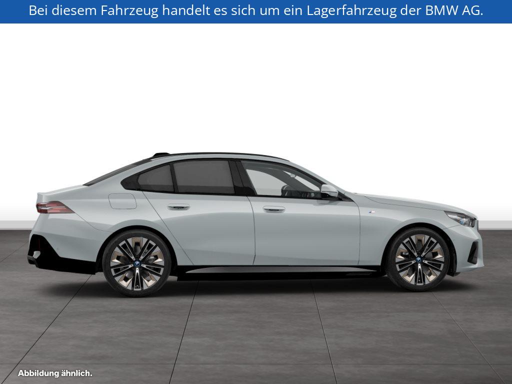 Fahrzeugabbildung BMW 550e xDrive Limousine