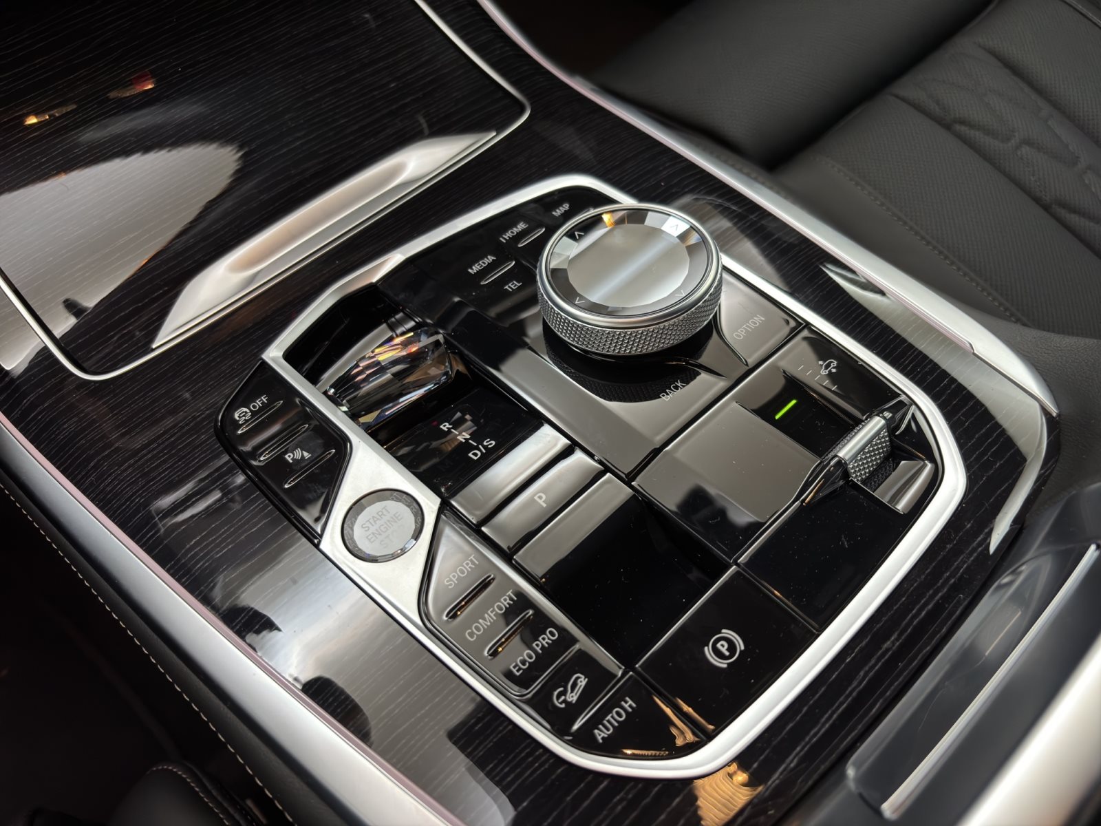 Fahrzeugabbildung BMW X7 xDrive40d [M Sport Pro, HUD, AHK, ACC, 22 LMR]