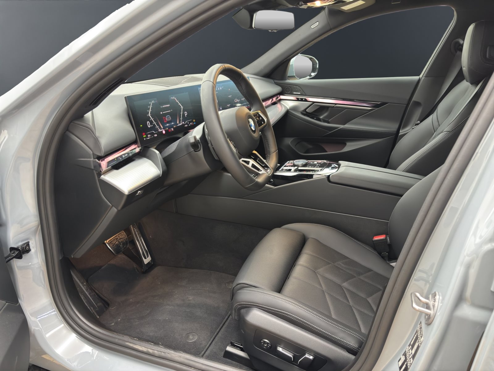 Fahrzeugabbildung BMW 520d Touring [M Sport, AHK, ACC, RFK, h&k Sound]