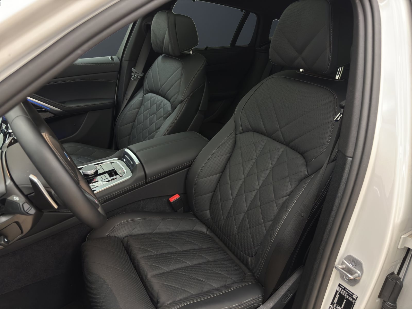 Fahrzeugabbildung BMW X6 xDrive30d [M Sport, DA Prof., HK Sound, AHK]