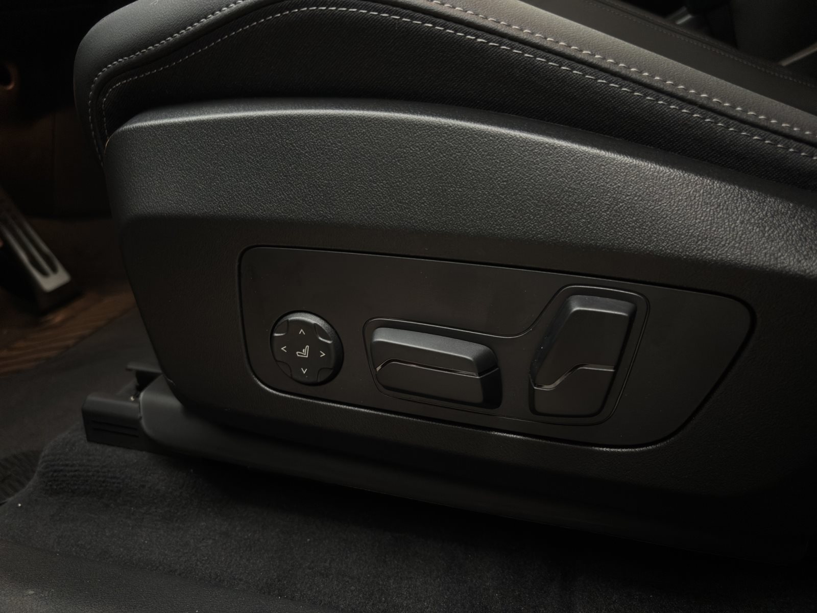 Fahrzeugabbildung BMW X1 xDrive30e [M Sport Pro, HUD, AHK, ACC, 19 LMR]