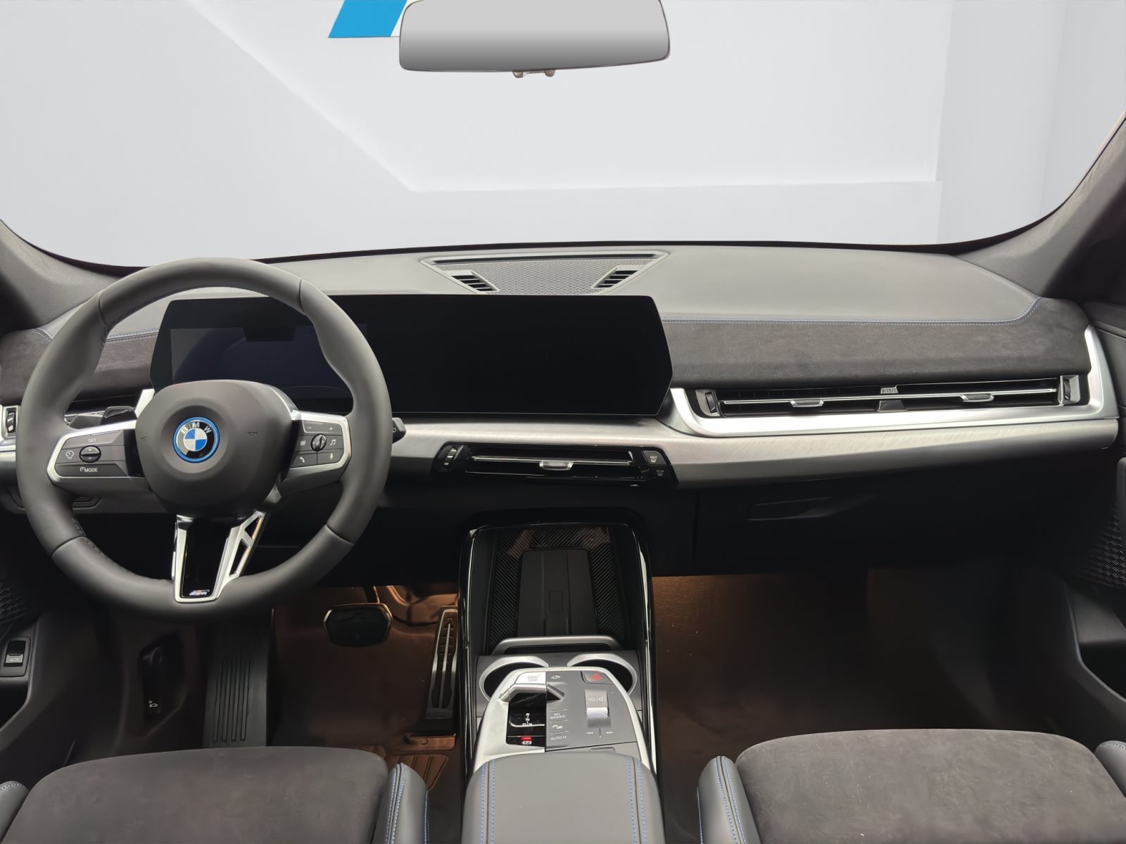 Fahrzeugabbildung BMW iX1 eDrive20 [M Sport Pro, AHK, ACC, 19 LMR, RFK]