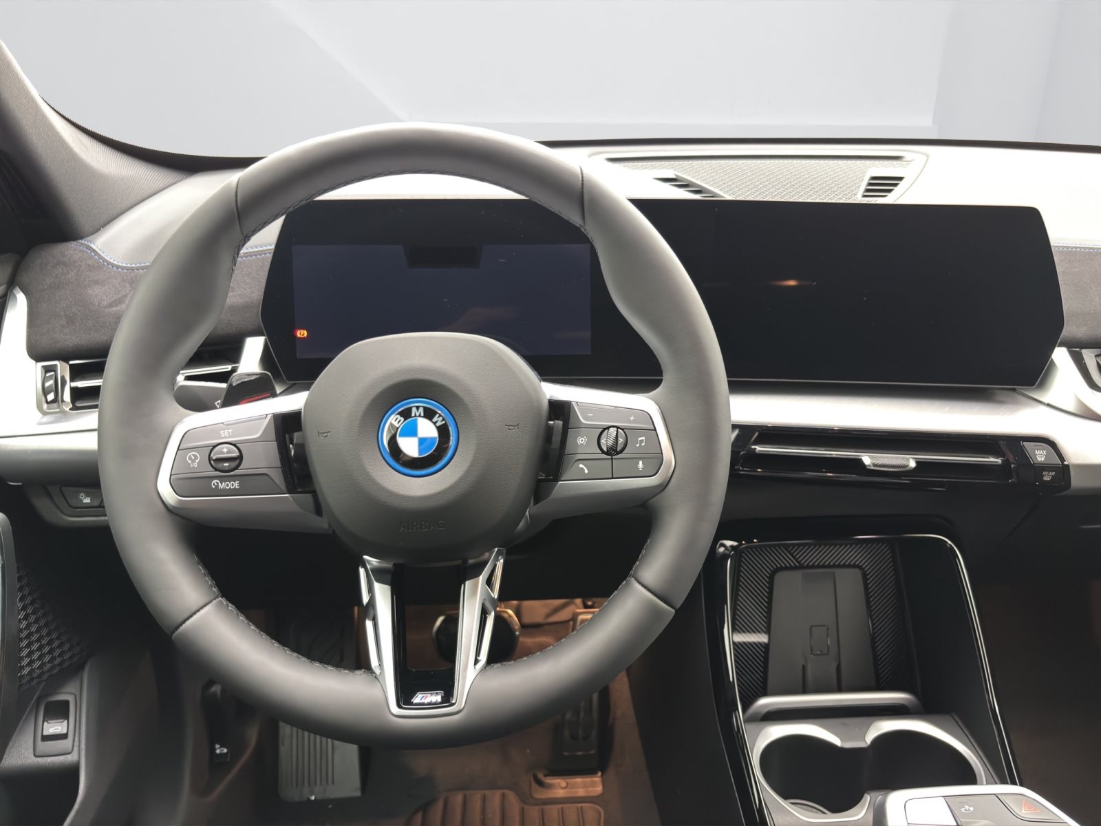 Fahrzeugabbildung BMW iX1 eDrive20 [M Sport Pro, AHK, ACC, 19 LMR, RFK]