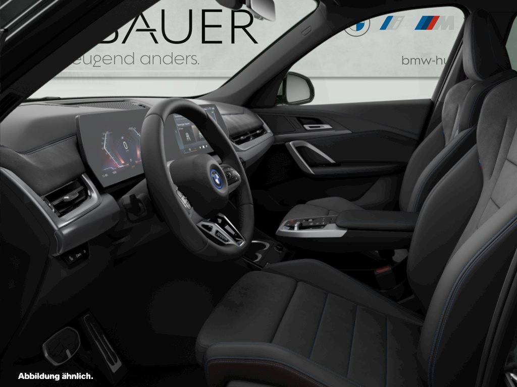 Fahrzeugabbildung BMW iX1 eDrive20 [M Sport Pro, AHK, ACC, 19 LMR, RFK]