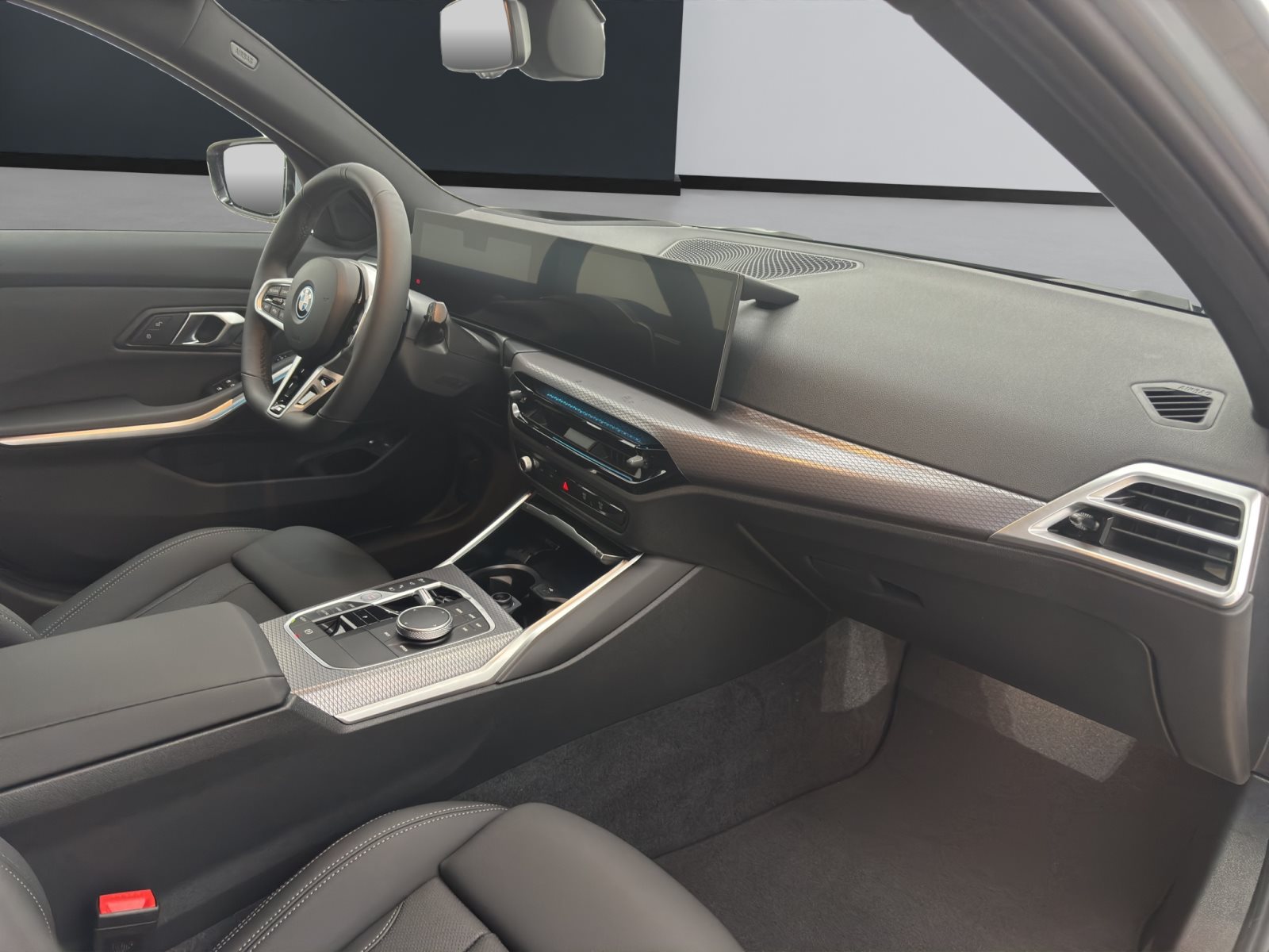 Fahrzeugabbildung BMW 330e xDrive Touring [M Sport, HUD, AHK, ACC, 19 LMR]