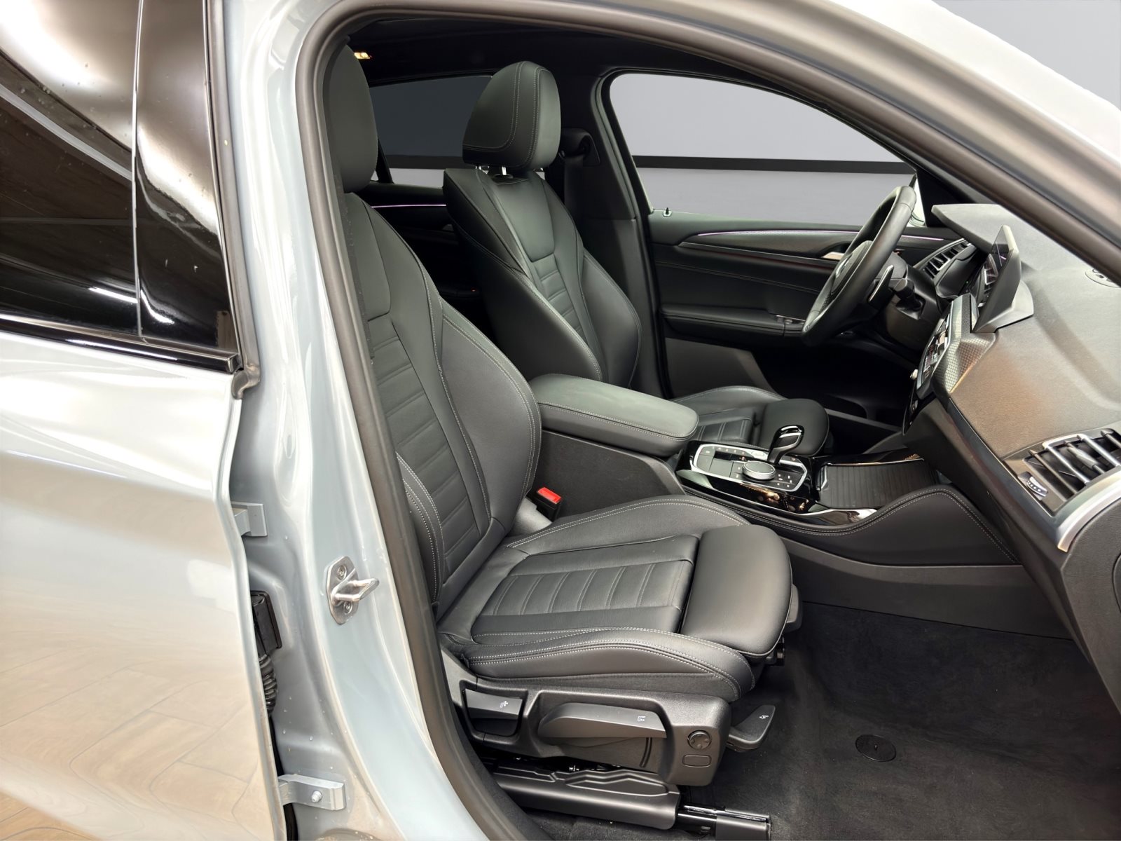 Fahrzeugabbildung BMW X4 xDrive30d [M Sport, Laser, Pano, AHK, ACC]