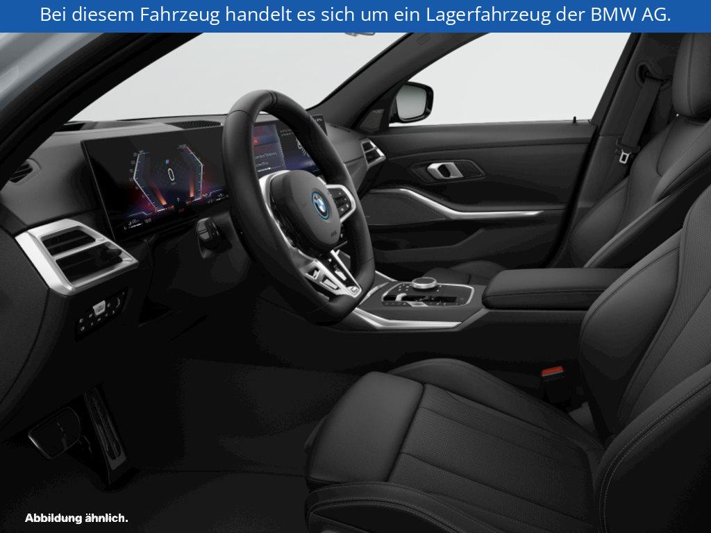 Fahrzeugabbildung BMW 330e Limousine