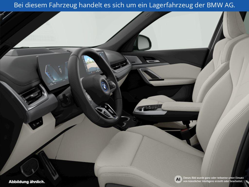 Fahrzeugabbildung BMW X1 xDrive30e