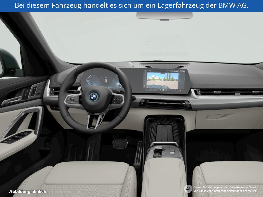 Fahrzeugabbildung BMW X1 xDrive30e