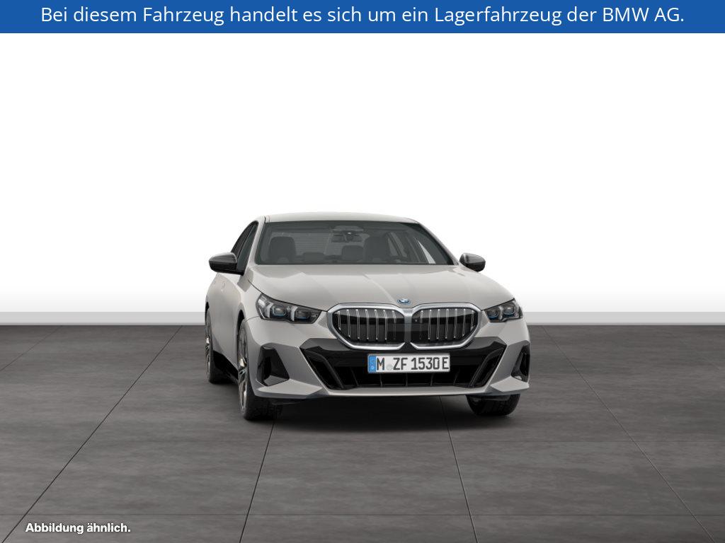Fahrzeugabbildung BMW 550e xDrive Limousine