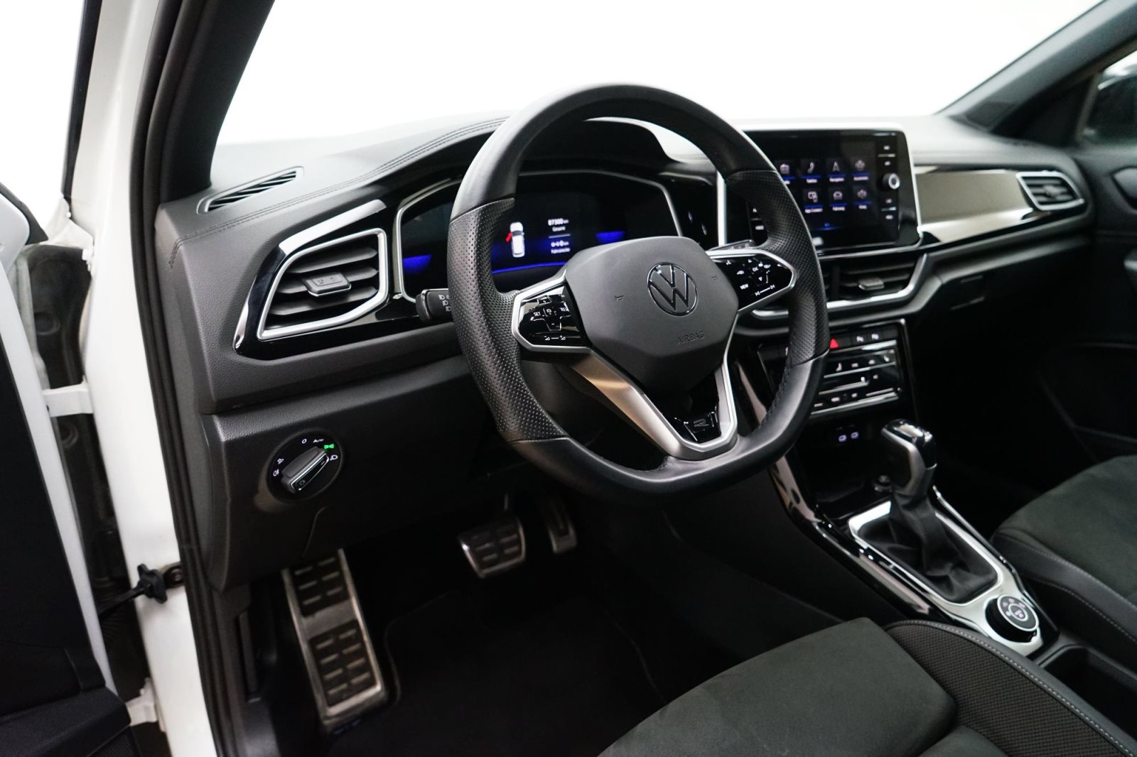 Fahrzeugabbildung Volkswagen T-Roc 2.0 TSI Aut. [R-Line, AHK, Navi, RFK]