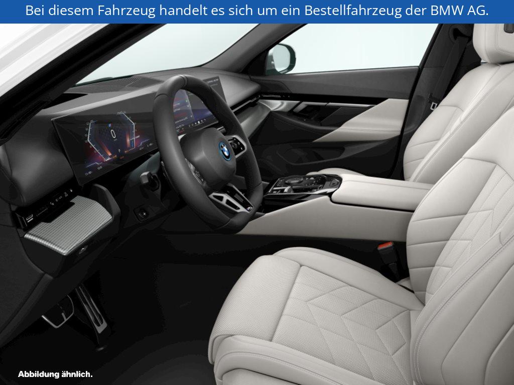 Fahrzeugabbildung BMW i5 eDrive40 Limousine