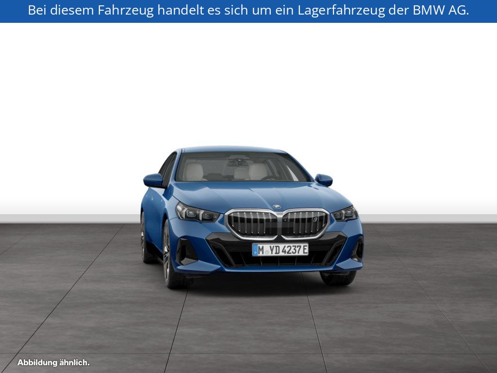 Fahrzeugabbildung BMW i5 xDrive40