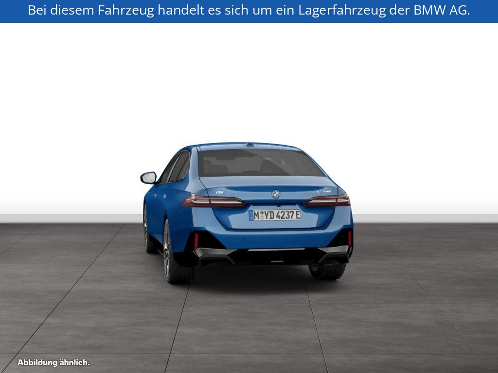 Fahrzeugabbildung BMW i5 xDrive40