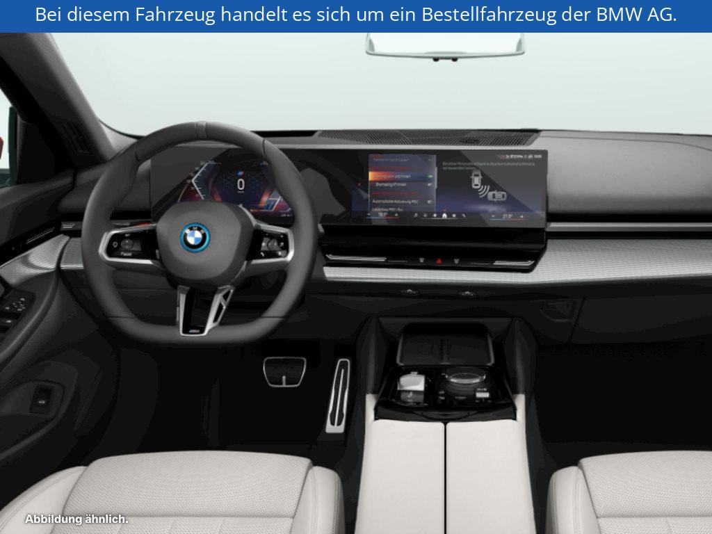 Fahrzeugabbildung BMW i5 xDrive40 Limousine