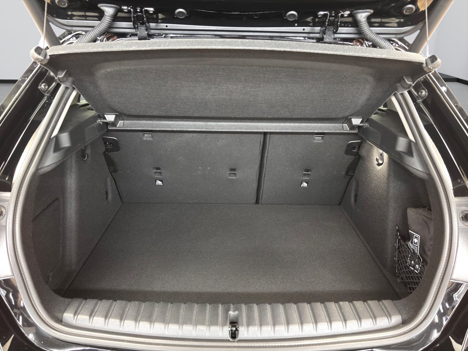 Fahrzeugabbildung BMW 118i 5-Türer [LC Prof., PDC, SHZ, LED, Temp]
