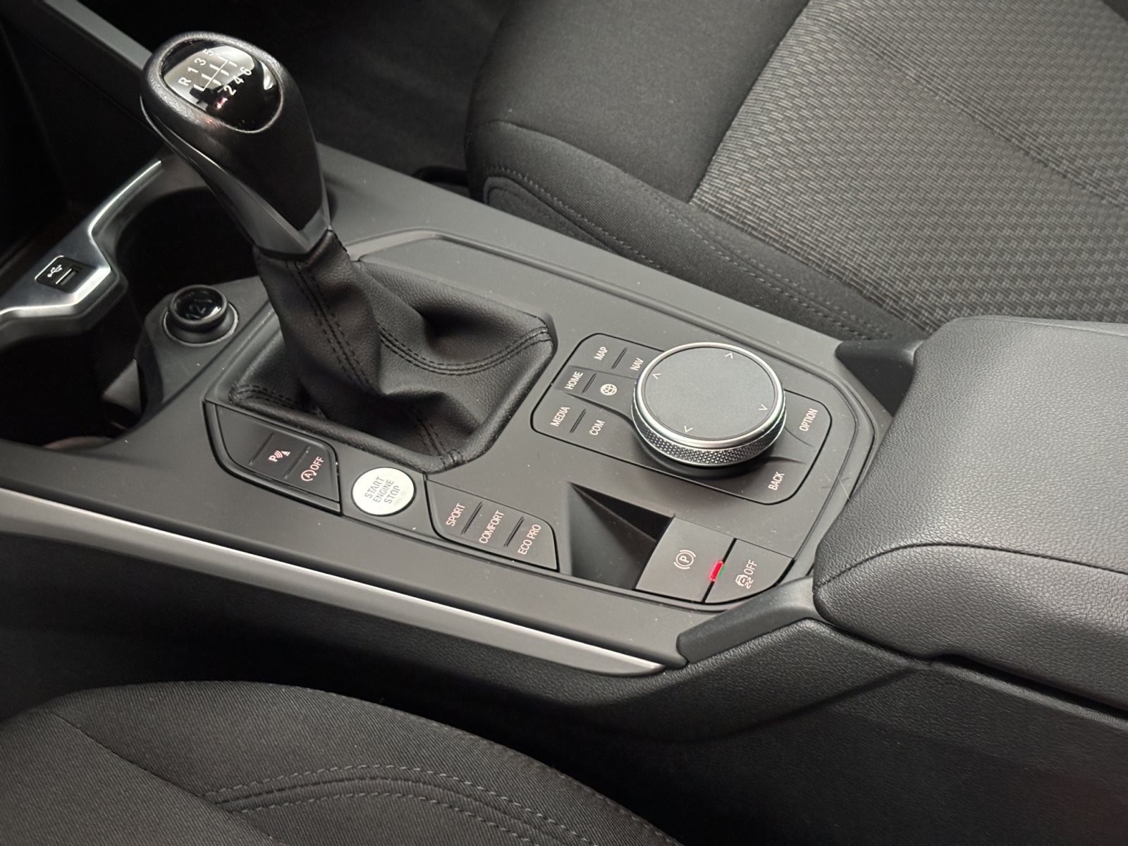 Fahrzeugabbildung BMW 118i 5-Türer [LC Prof., PDC, SHZ, LED, Temp]