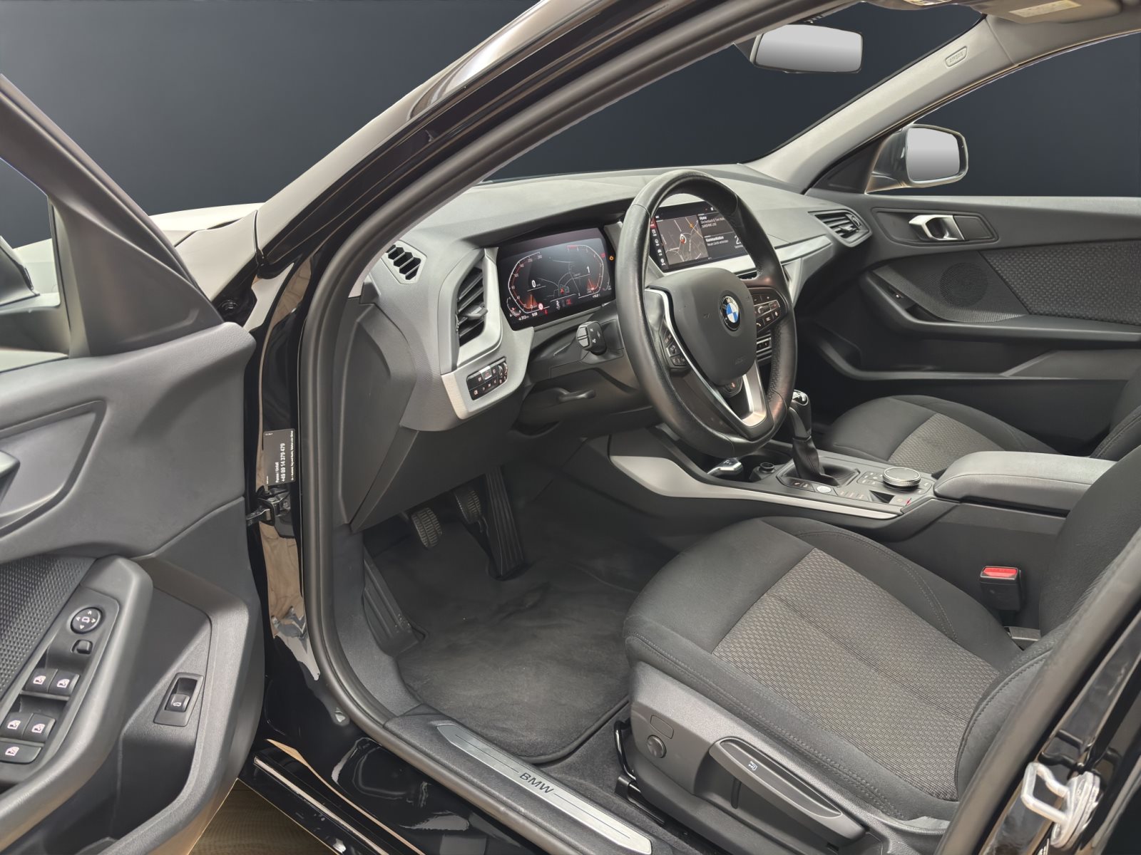 Fahrzeugabbildung BMW 118i 5-Türer [LC Prof., PDC, SHZ, LED, Temp]