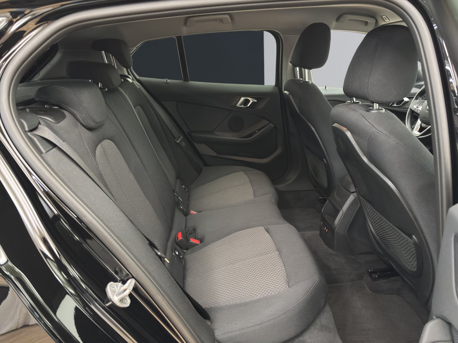 Fahrzeugabbildung BMW 118i 5-Türer [LC Prof., PDC, SHZ, LED, Temp]