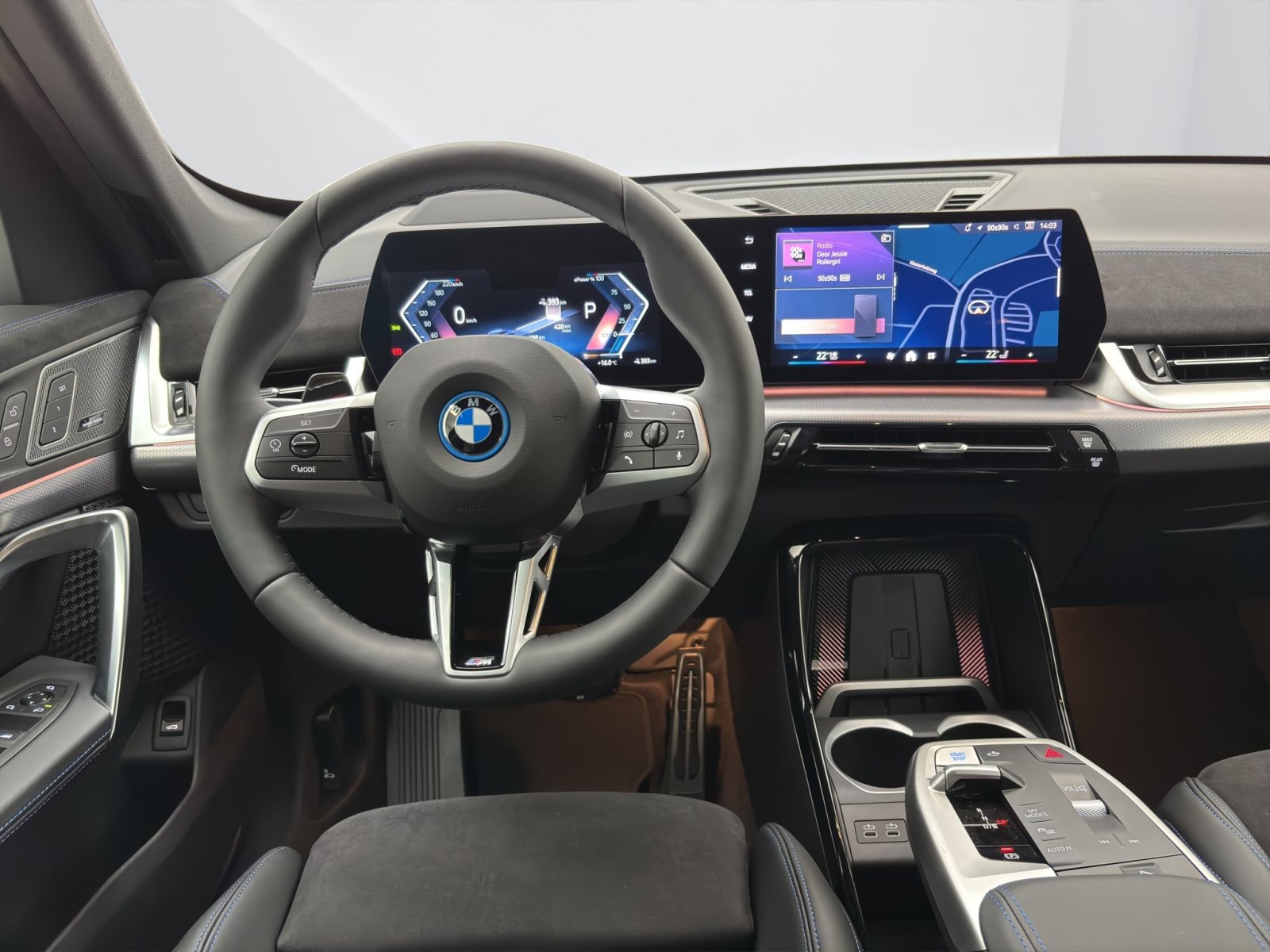 Fahrzeugabbildung BMW iX1 xDrive30 [M Sport, HUD, AHK, ACC, h&k Sound]