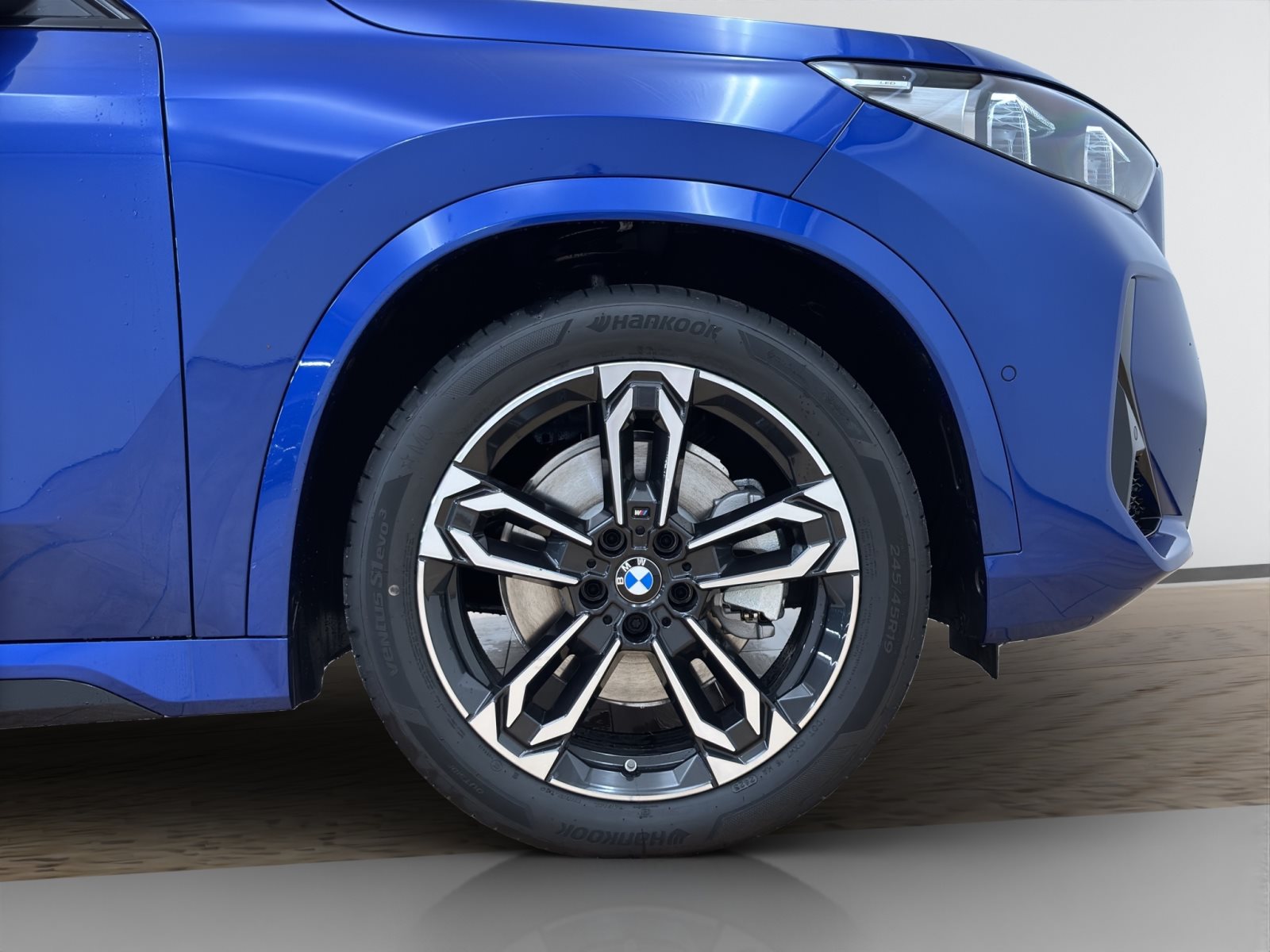 Fahrzeugabbildung BMW iX1 xDrive30 [M Sport, HUD, AHK, ACC, h&k Sound]