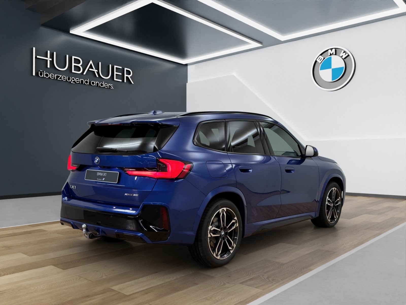 Fahrzeugabbildung BMW iX1 xDrive30 [M Sport, HUD, AHK, ACC, h&k Sound]