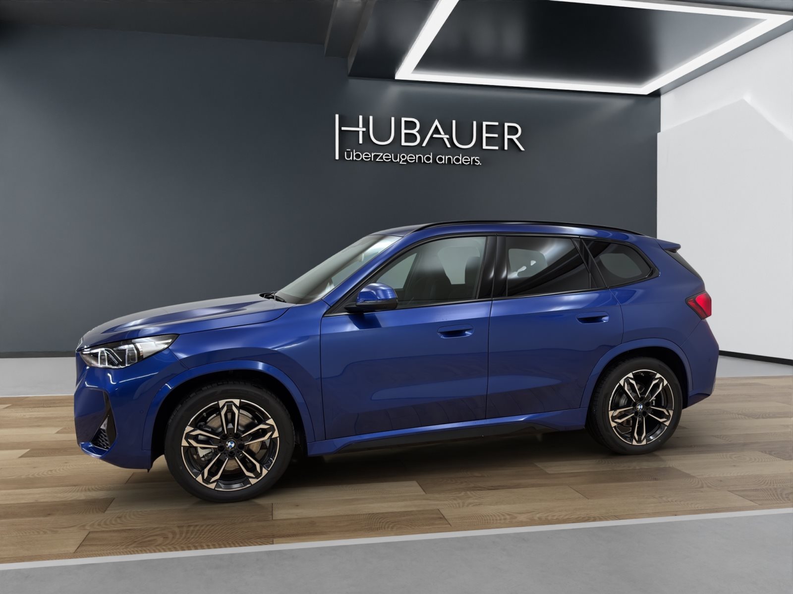 Fahrzeugabbildung BMW iX1 xDrive30 [M Sport, HUD, AHK, ACC, h&k Sound]
