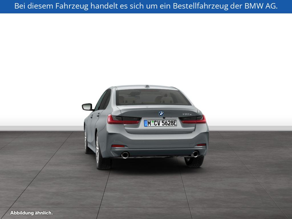 Fahrzeugabbildung BMW 330e Limousine