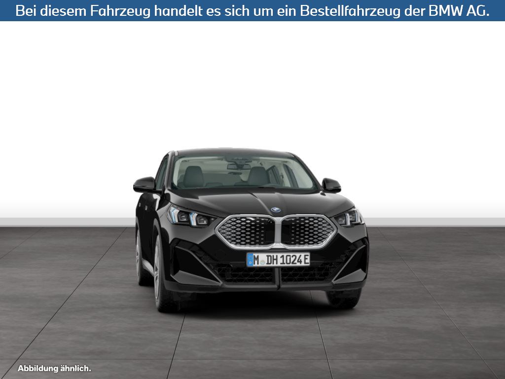 Fahrzeugabbildung BMW iX2 xDrive30