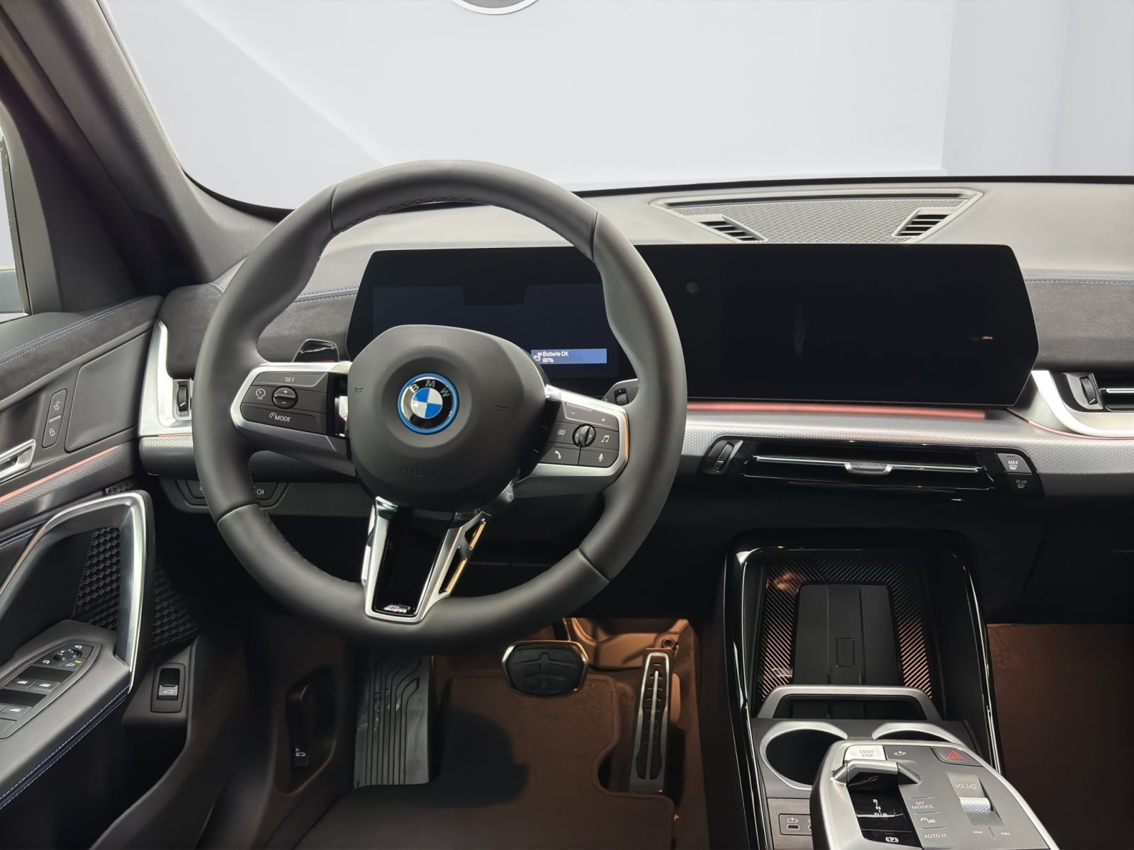 Fahrzeugabbildung BMW iX1 eDrive20 [M Sport, AHK, ACC, RFK, 18 LMR]