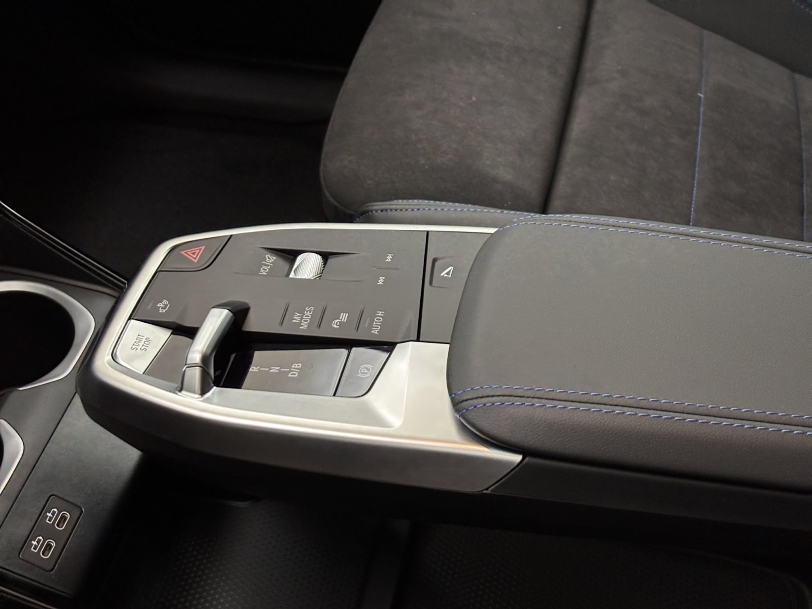 Fahrzeugabbildung BMW iX1 eDrive20 [M Sport, AHK, ACC, RFK, 18 LMR]