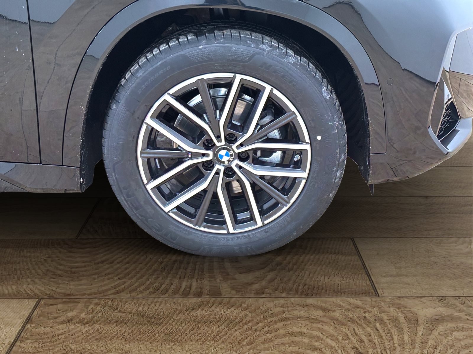 Fahrzeugabbildung BMW iX1 eDrive20 [M Sport, AHK, ACC, RFK, 18 LMR]