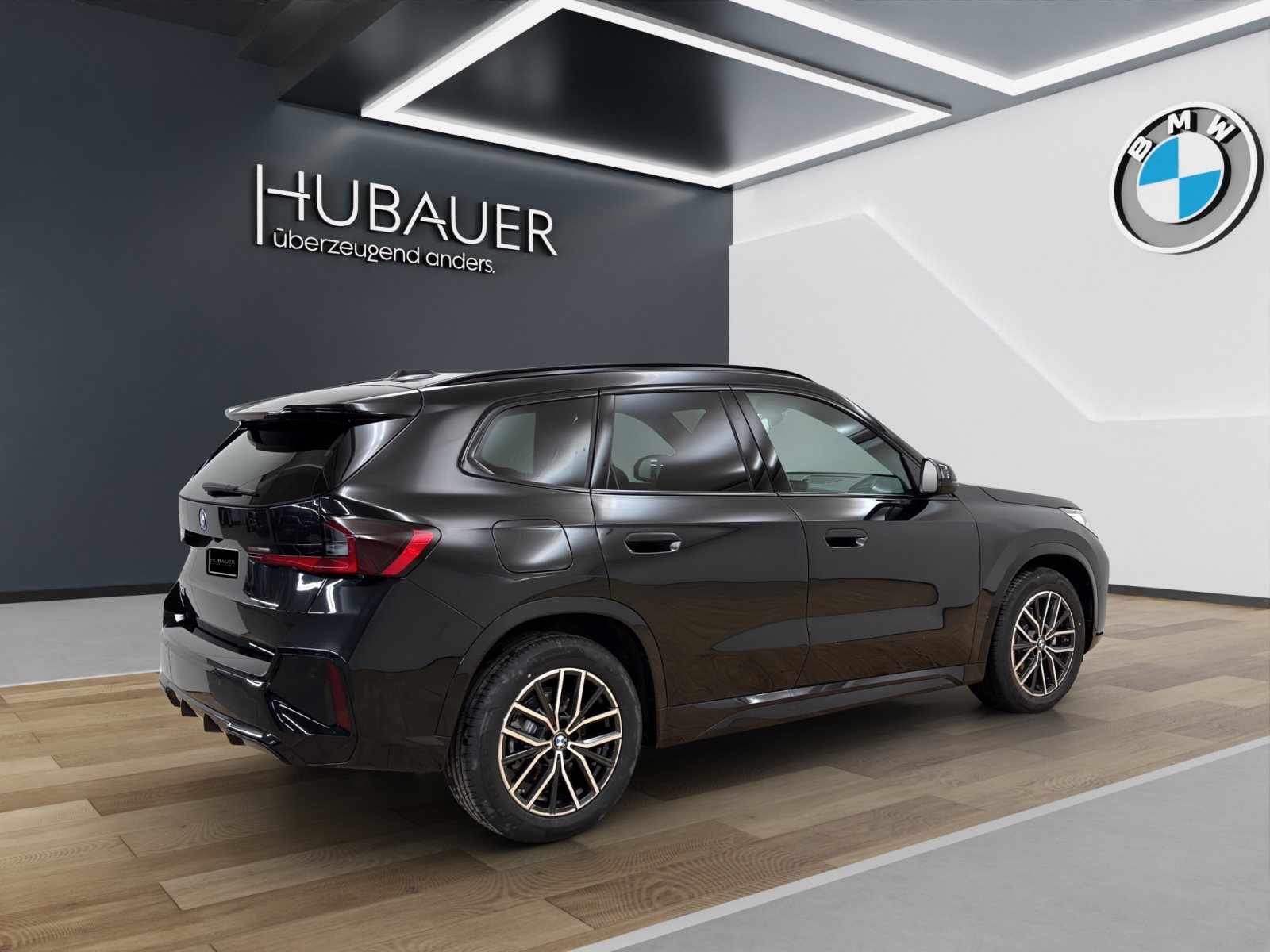 Fahrzeugabbildung BMW iX1 eDrive20 [M Sport, AHK, ACC, RFK, 18 LMR]