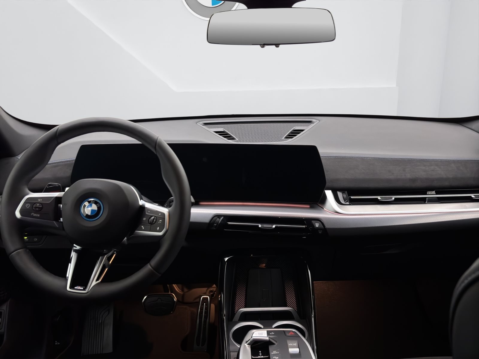 Fahrzeugabbildung BMW iX1 eDrive20 [M Sport, AHK, ACC, RFK, 18 LMR]