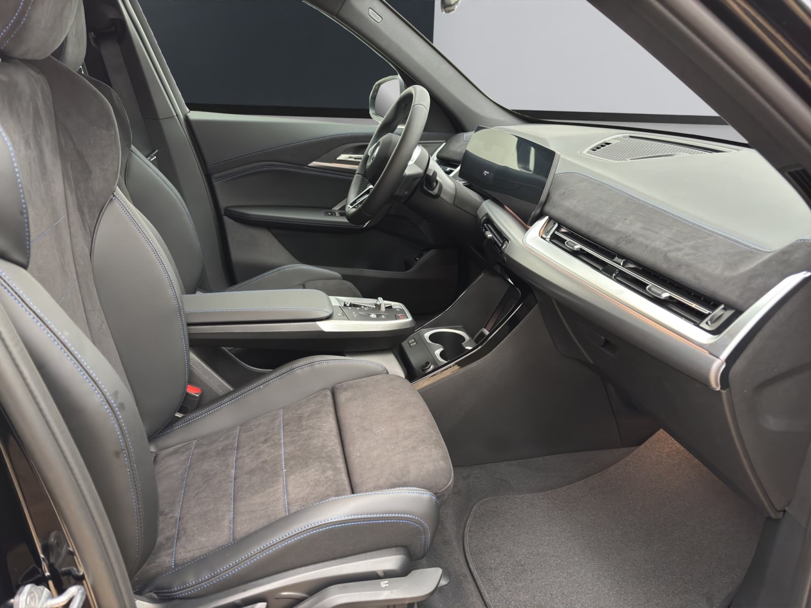 Fahrzeugabbildung BMW iX1 eDrive20 [M Sport, AHK, ACC, RFK, 18 LMR]