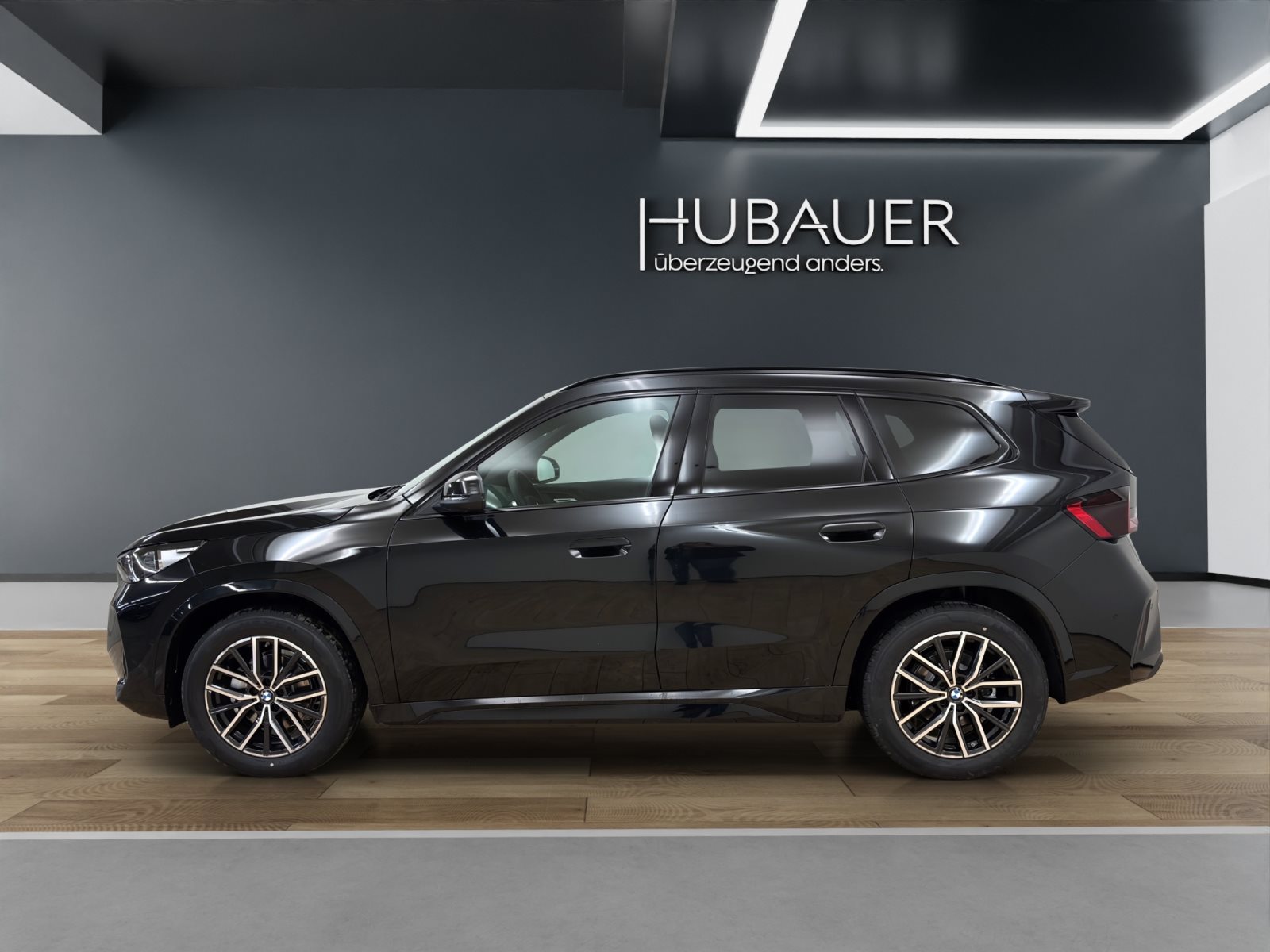 Fahrzeugabbildung BMW iX1 eDrive20 [M Sport, AHK, ACC, RFK, 18 LMR]