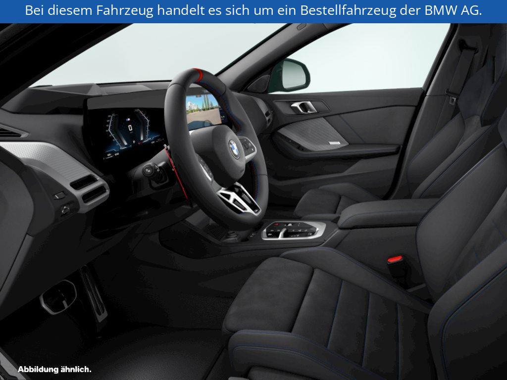 Fahrzeugabbildung BMW M135 xDrive