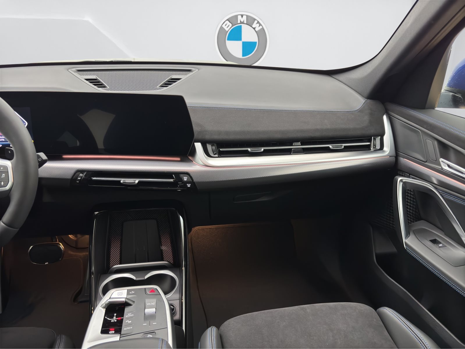 Fahrzeugabbildung BMW X1 sDrive20i [M Sport, AHK, ACC, RFK, 18 LMR]