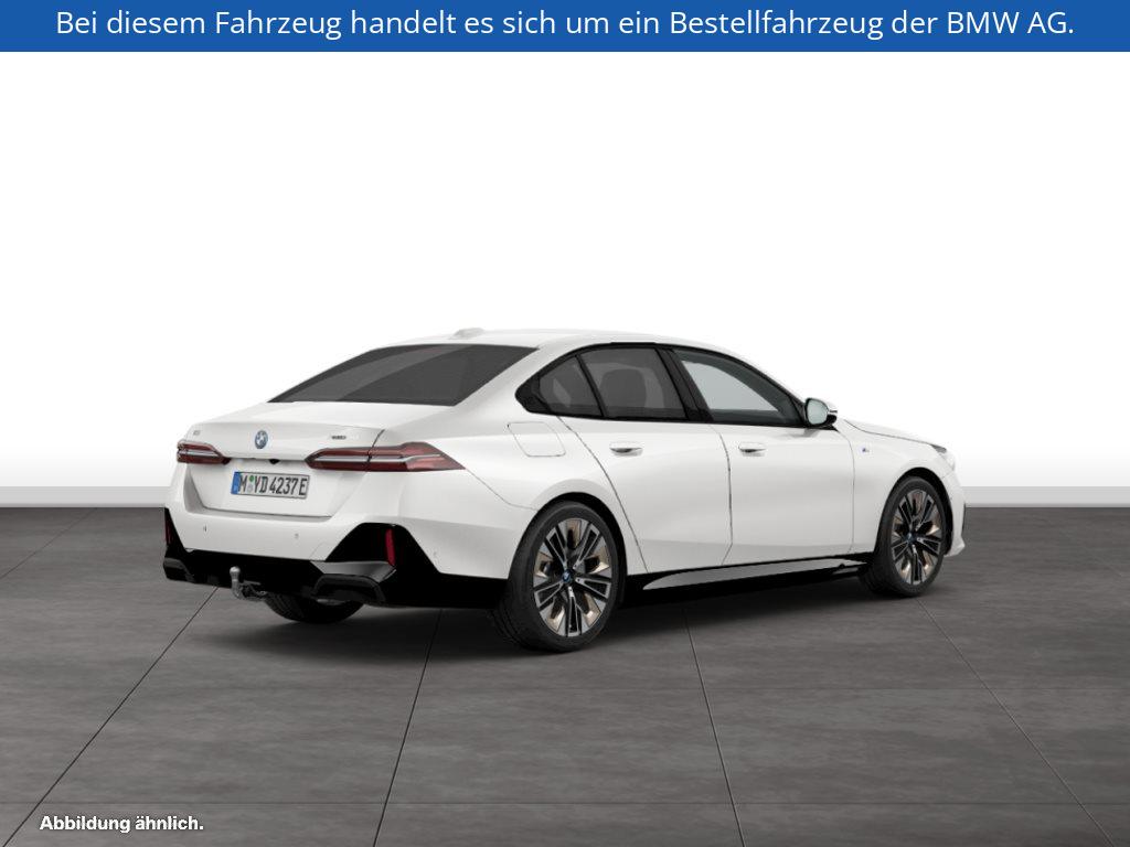 Fahrzeugabbildung BMW i5 xDrive40 Limousine