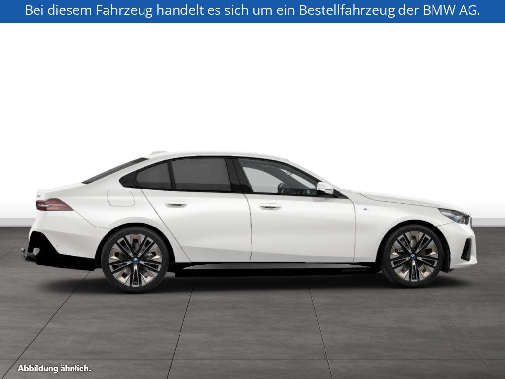 Fahrzeugabbildung BMW i5 xDrive40 Limousine