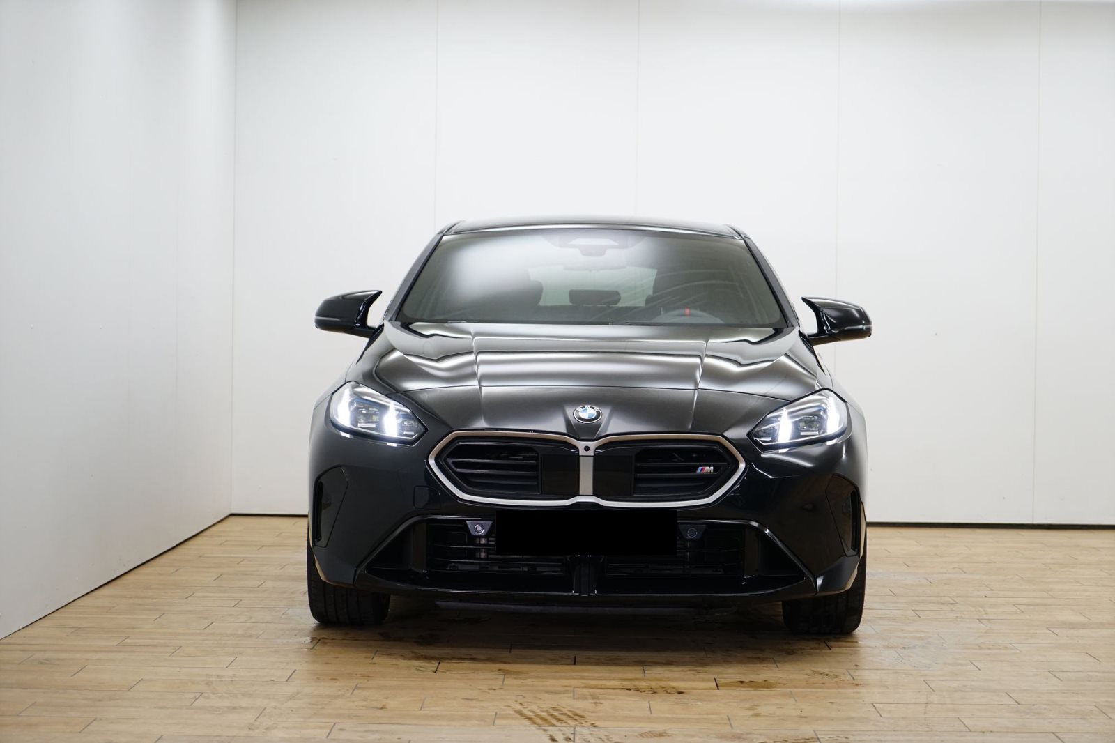 Fahrzeugabbildung BMW M135 xDrive 5-Türer [DA Prof., HK Sound, HUD]