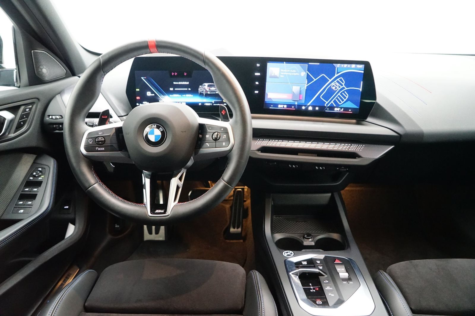 Fahrzeugabbildung BMW M135 xDrive 5-Türer [DA Prof., HK Sound, HUD]
