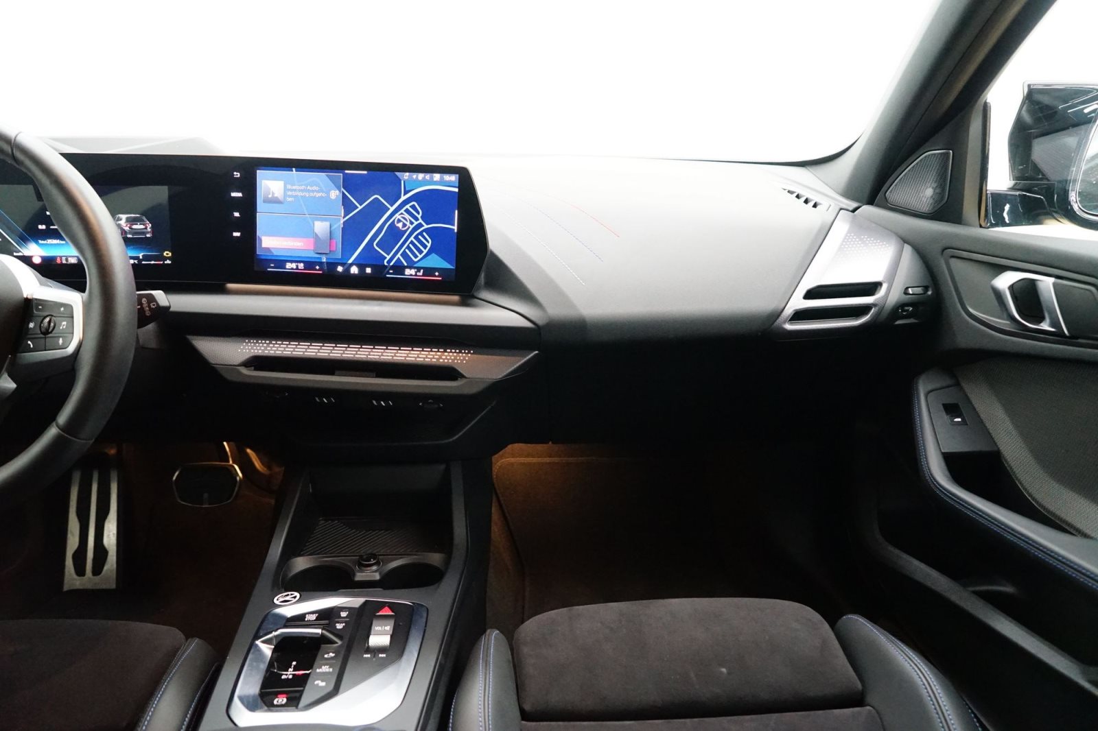 Fahrzeugabbildung BMW M135 xDrive 5-Türer [DA Prof., HK Sound, HUD]