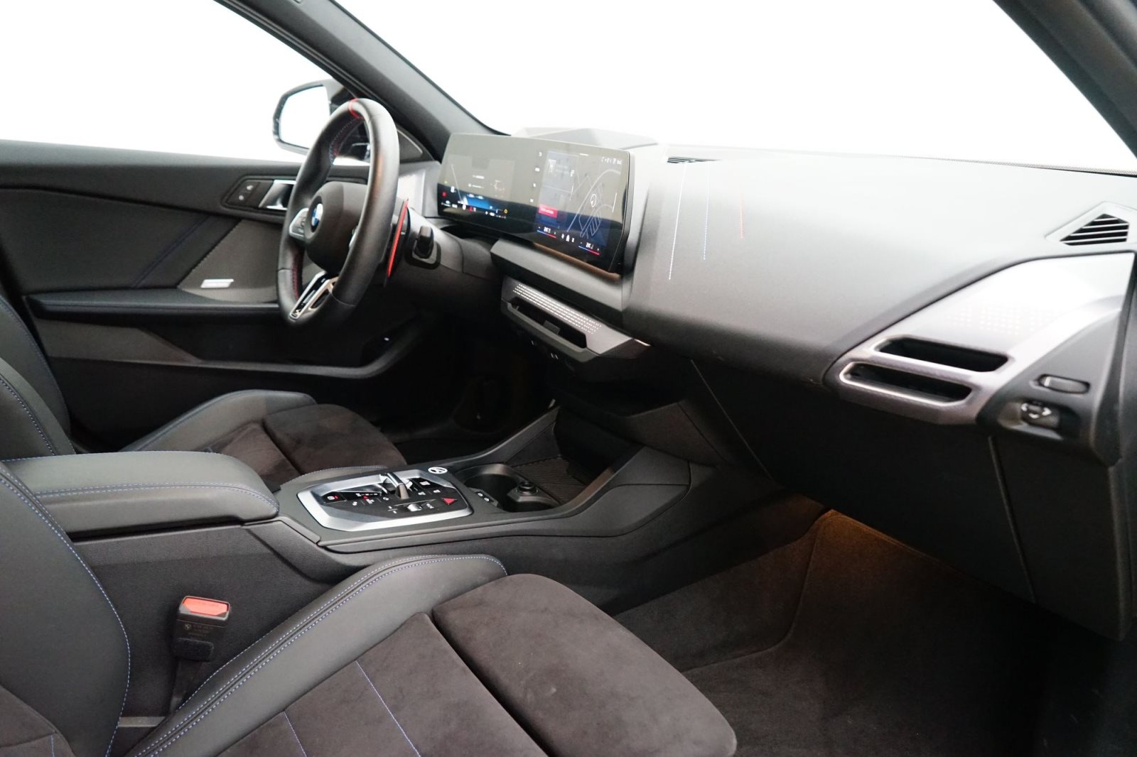 Fahrzeugabbildung BMW M135 xDrive 5-Türer [DA Prof., HK Sound, HUD]